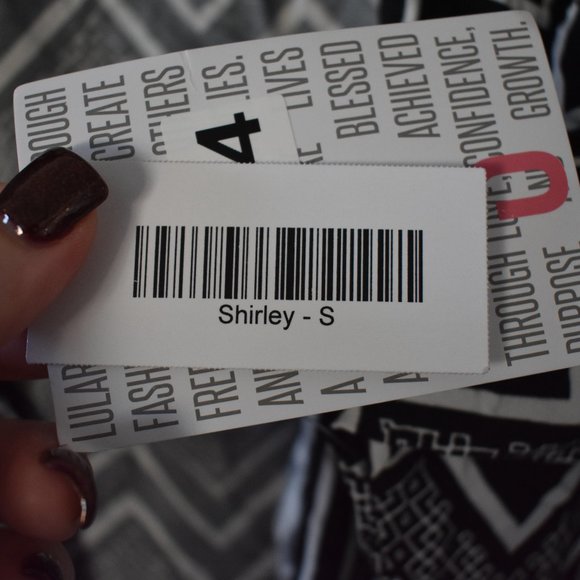 Black & White Chevron Shirley - Picture 5 of 6